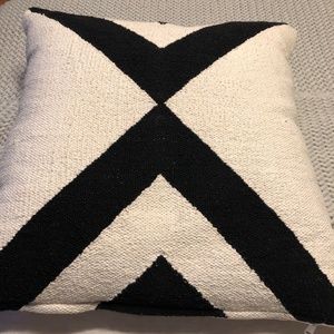 CB2 XBASE BLACK AND WHITE THROW PILLOW WITH Down Alternative INSERT 23"